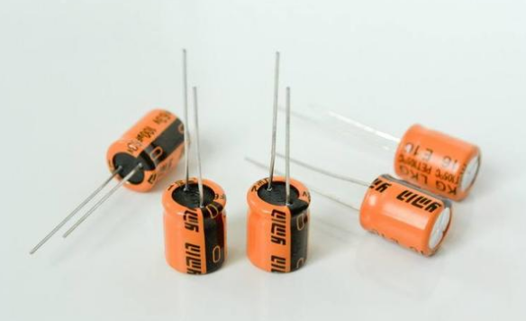 「NIPPON CHEMI-CON」電解電容極性接錯會爆炸，如何避免？